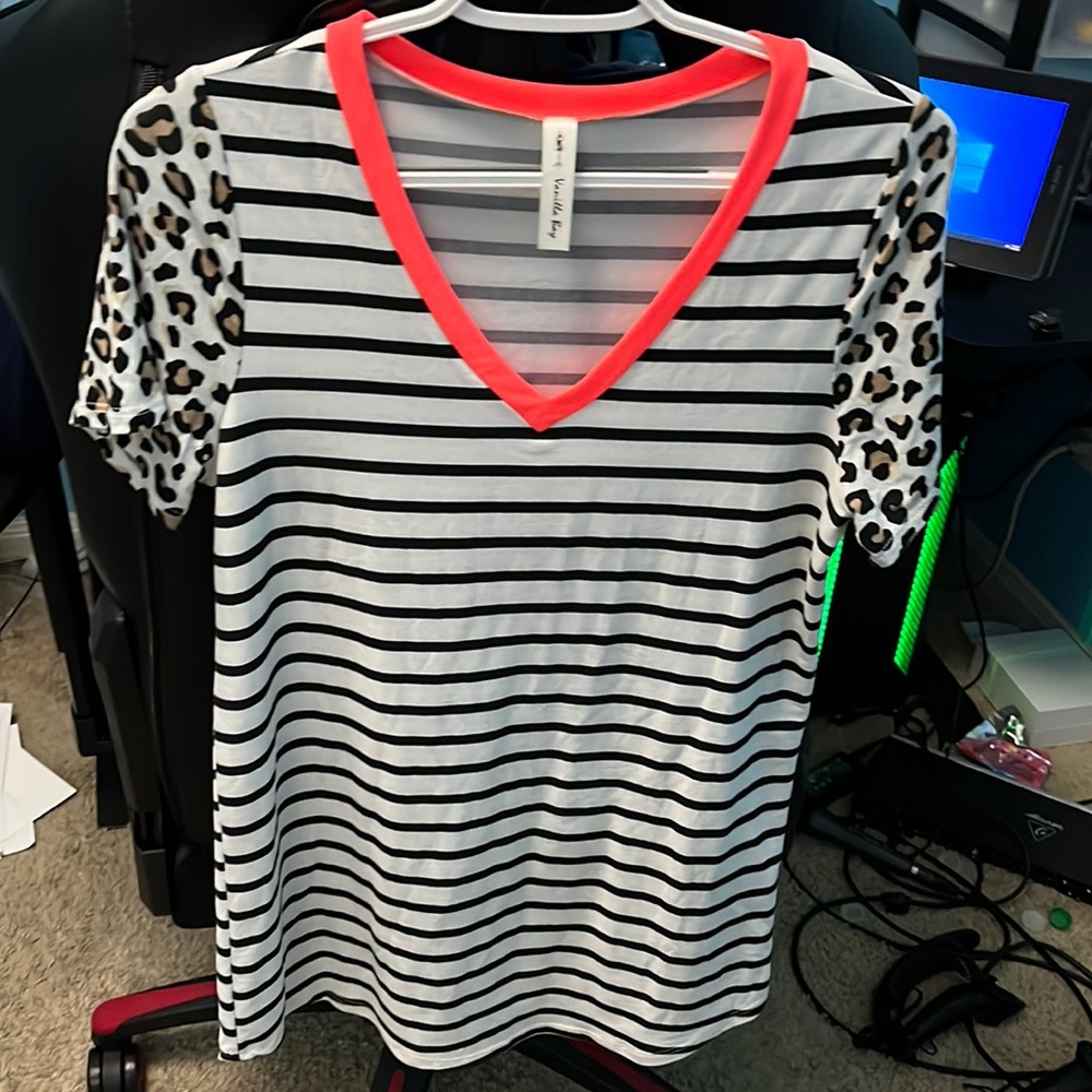 Vanilla Bay shirt, striped with leopard sleeves